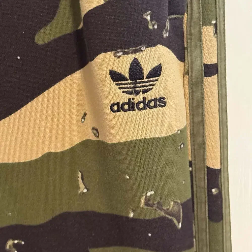 Adidas Originals Camo Distressed Jogger Sweatpants Men’s Large Trefoil 3 Stripe